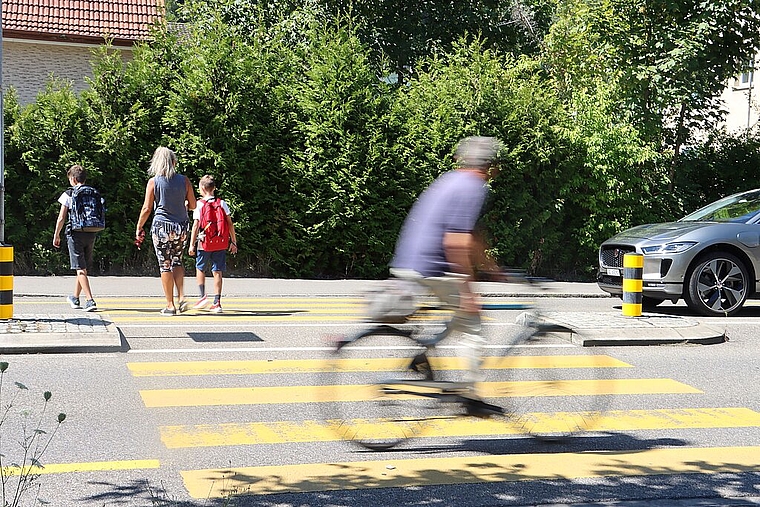 Sonja Gaxer: Die Polizistin von der Regionalpolizei Wettingen-Limmattal hat am Schulanfang alles im Blick. Corinne Bürki