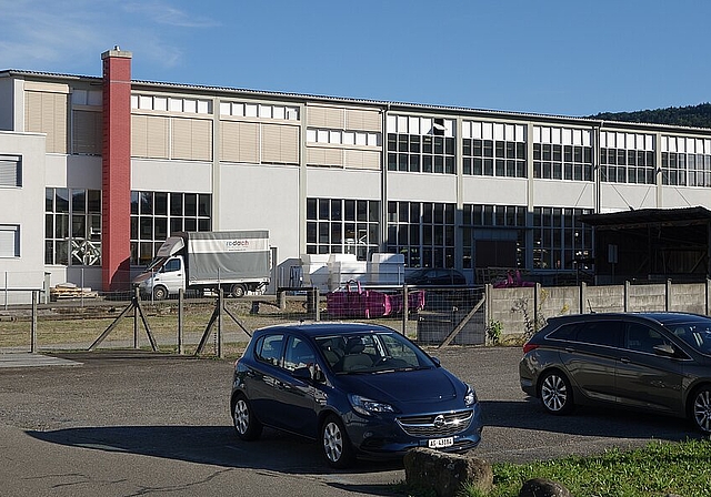Parkplatz des FC und der dahinter eingezäunte Werkhof.Fotos: dm
