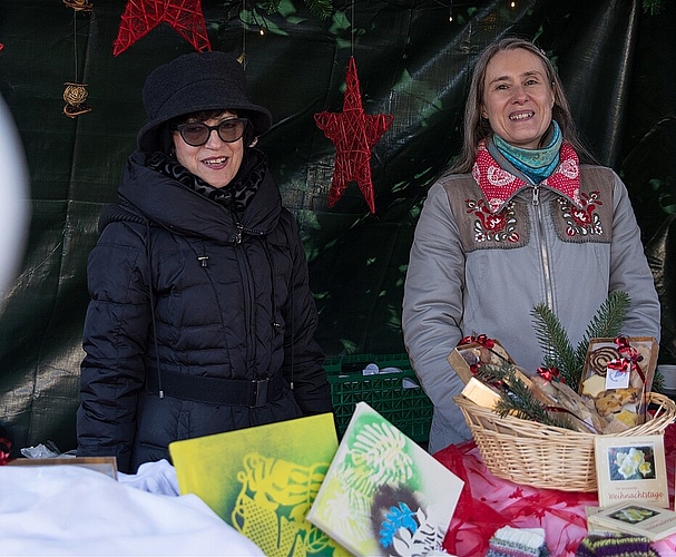 Vertreterinnen <em>des Alters- und Pflegeheims «Im Brühl» sind auch vor Ort. (bsc)</em>