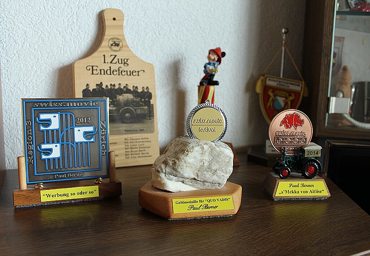 Drei der über zwanzig Auszeichnungen, die Paul Berner erhalten hat.