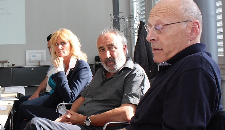 Interessengemeinschaft André Guillet (r.), Rolf Widmer und Susanne Schläpfer an der Medienkonferenz in Windisch.Foto: bär
