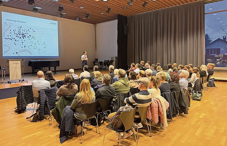 Nicole Merkli, die Geschäftsleiterin Bildung, informierte über das Projekt. zVg