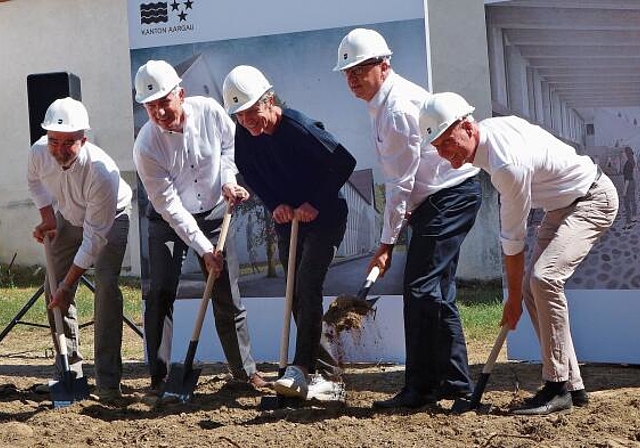 Spatenstich mit Rektor Paul Zübli, Landammann Alex Hürzeler, Architekt Daniel Dickenmann, Regierungsrat Markus Dieth und Kantonsbaumeister Urs Heimgartner (v.l.).Dieter Minder
