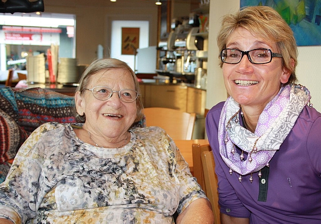 Freuen sich jedes Mal auf ihre Zusammenkunft: Ruth Merkli (l.) und Carmen Müller.Foto: se