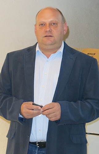 Gemeindepräsident Valentin Schmidführte durch das Programm.
