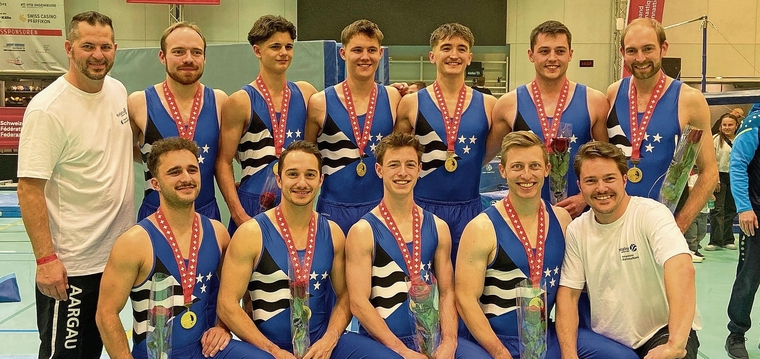 Das Team Aargau posiert stolz mit den Goldmedaillen. zVg