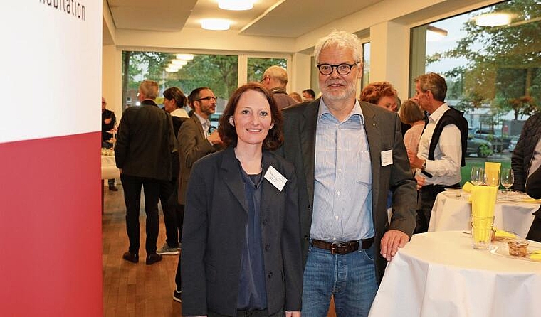 Regierungsrat Markus Dieth (l.) war damals als Gemeindeammann involviert und freut sich ebenso wie Sebastian Spörri (r.) über die Siedlung. bär
