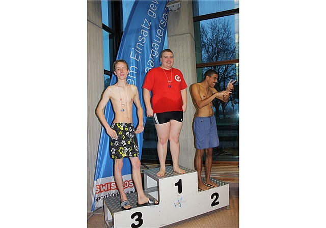 25-Meter-Freistil-Sieger: Marc Helbling (1. Platz BSG Wettingen), Boris Ackermann (2. Platz Plusport Weinfelden) und Patrick Stocker (3. Platz BSG Fricktal). Fotos: se Leire Waidmann aus Turgi holte für die BSG Wettingen den 2. Platz in der Diszipli