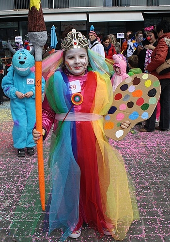 Dalia (9) aus Baden als Farben- königin.