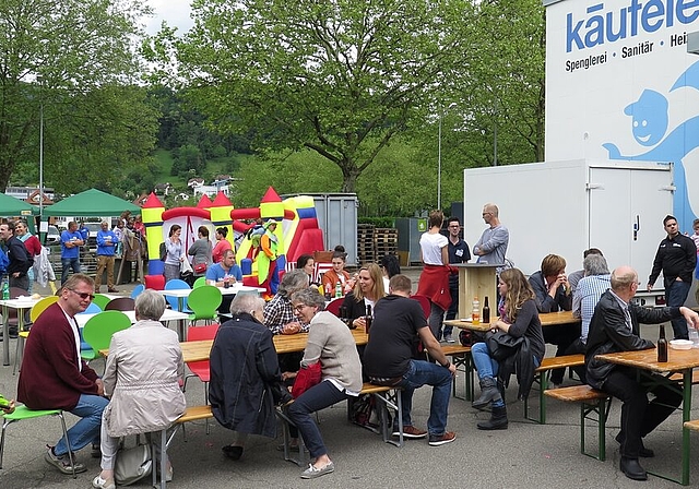 Festbetrieb Wirtschaft, Streichelzoo und Gumpiburg: Orte zum Verweilen und Spielen.
