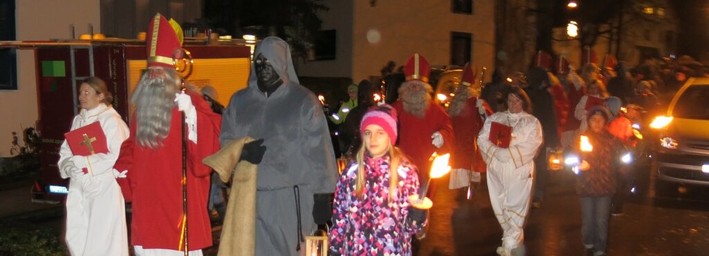 Prunkvoller Chlauseinzug in Spreitenbach.
