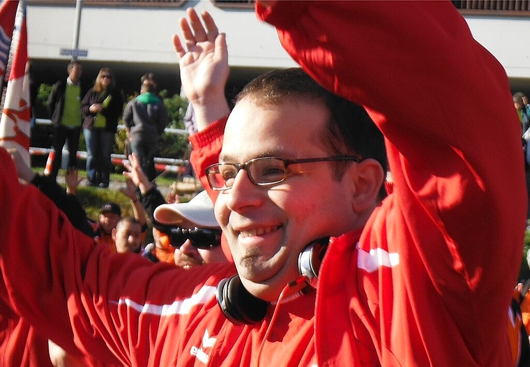 Marcello beim Aufwärmen mit Musik. Foto: zVg