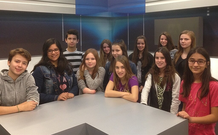 In der Atelierwoche durften Schülerinnen und Schüler von Spreitenbach das AZ-Medienhaus erkunden. Foto: zVg