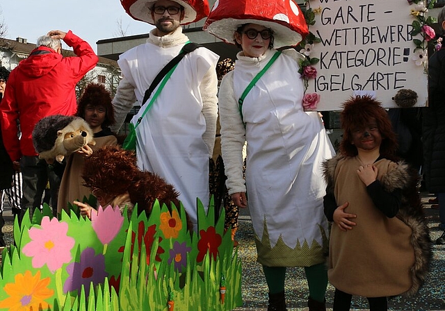 Familie Peter machte an der Fasnacht den Wettinger Gartenstadt-Wettbewerb zum Thema.Fotos: nbe
