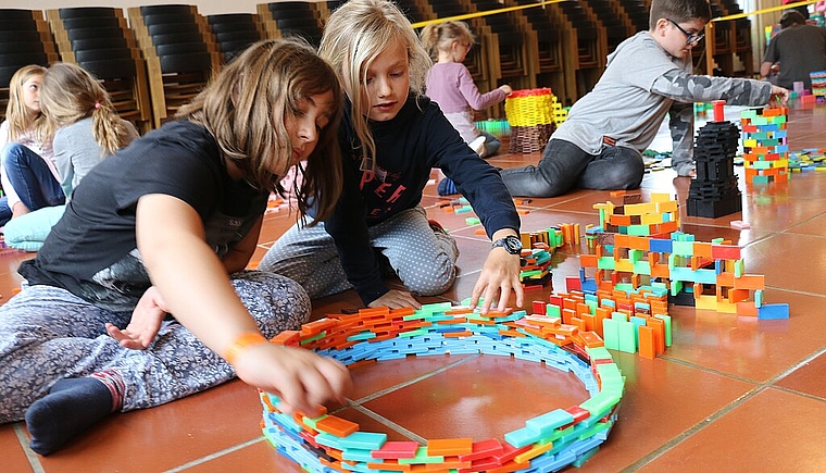 Knapp 30000 Dominosteine <em>haben die Kinder vergangene Woche verbaut.Melanie Bär</em>