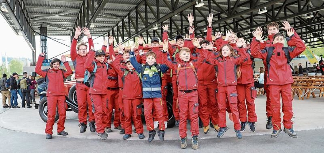 Die Regio-Jugendfeuerwehr Lenzburg vor dem Start.gk