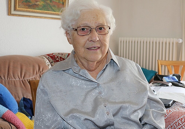 Györgyi Holzer an ihrem Geburtstag in ihrer Wohnung in Neuenhof. Melanie Bär