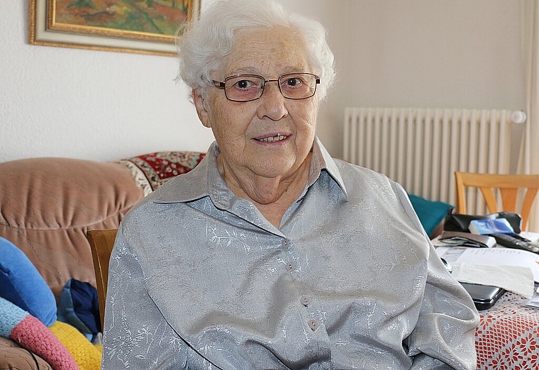 Györgyi Holzer an ihrem Geburtstag in ihrer Wohnung in Neuenhof. Melanie Bär