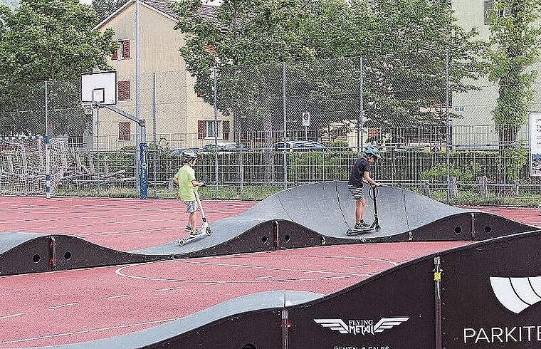 Während der Sommerferien wurde beim Schulhaus Altenburg ein Pumptrack realisiert.Rahel Bühler/Archiv