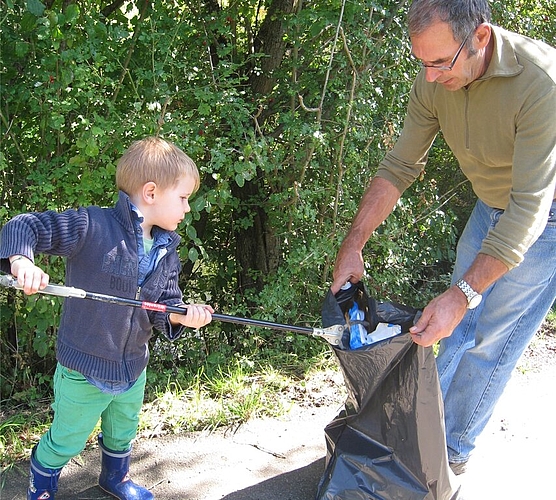 Auch die Kinder halfen fleissig mit. Fotos: zVg
