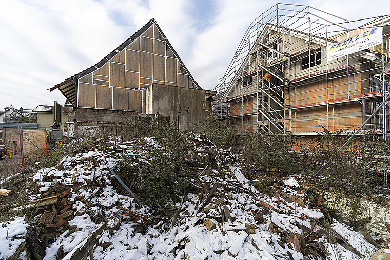 Im Oktober 2018 liess die Bauherrin Teile des schützenswerten Murihofs abreissen. Im März 2020 reichte sie bei der Gemeinde ein Gesuch für einen Ersatzneubau ein. Das ist nun sistiert. Alex Spichale/CH Media