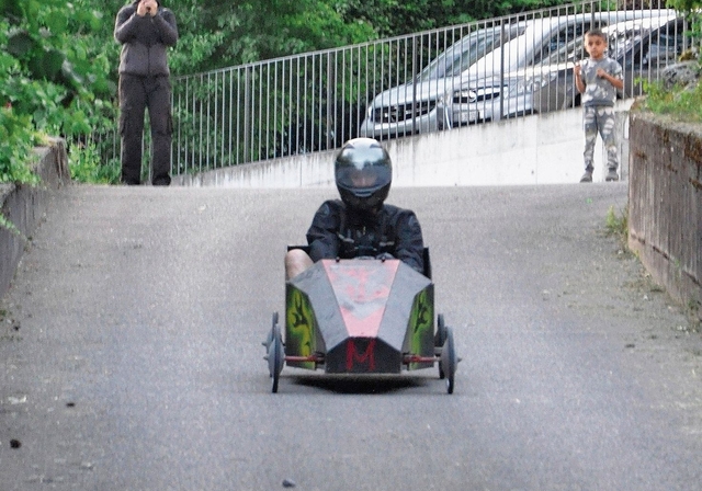 Los gehts: Am Samstag sind die Fahrer in den Kisten unterwegs. zVg
