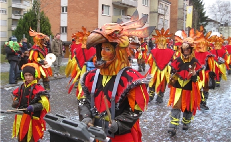 Die Vögel in den Gewändern zum 40-Jahr-Jubiläum.
