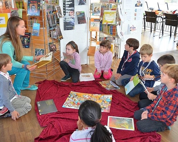 Kindergartenführung in der Gemeindebibliothek Wettingen. Foto: zVgJosef Wetzel. Foto: Moritz BruggisserMilena Moser. Foto: Katharina Lütscher