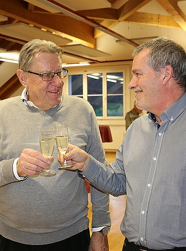 Leo Dittli und Arnaud Sigg von den Pétanque-Freunden, die Apéro servierten.
