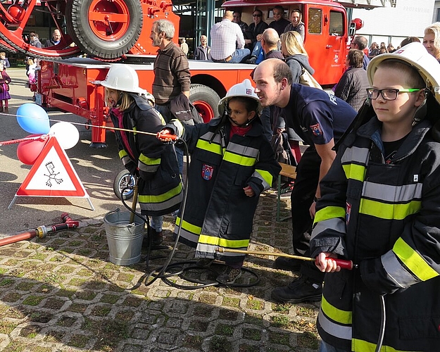 An verschiedenen Stationen konnte man seine Löschqualitäten testen.
