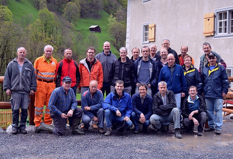 Die Mitglieder der Männerriege STV Wettingen halfen an einem gemeinnützigen Arbeitseinsatz in Schwendi. Foto: zVg