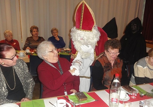 Der Samichlaus zu Besuch im Pfarreiheim. Foto: zVg