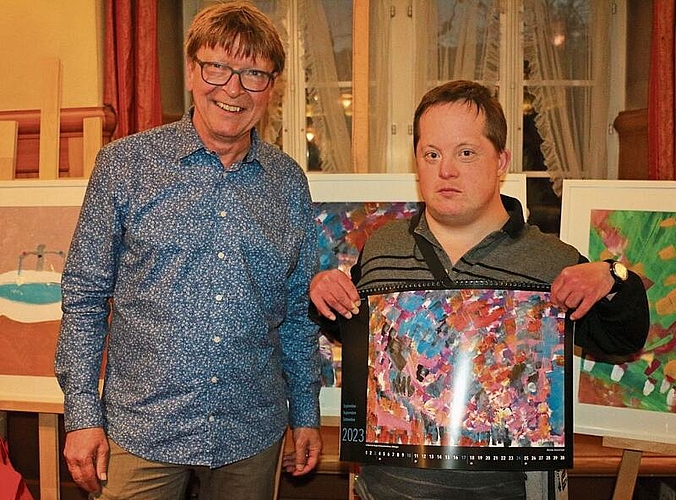 Kiwanis-Präsident Beat Brunner und Künstler Emanuel Giger. bär

