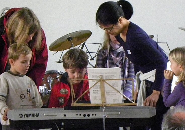 Das öffentliche Instrumente-Ausprobieren ist die ideale Möglichkeit, An-gebote und Lehrpersonen der Musikschule und der Jugendmusik Wettingen näher kennenzulernen.Foto: zVg