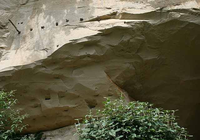 Kühle und Entspannung verspricht in Würenlos die Emma-Kunz-Grotte. Fotos: ska Hans Ulrich Reber hat sich arrangiert. Foto: AZ/Archiv Die Nonnen, die im Garten arbeiten, gehen der Hitze möglichst aus dem Weg. 
