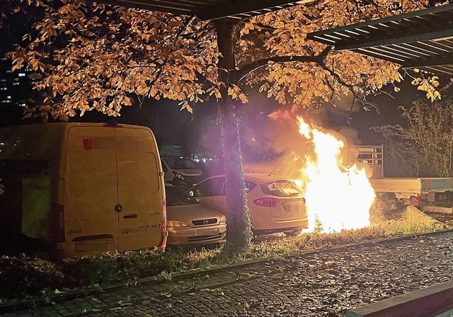2023: Hier wurde beim Schulhaus ein Auto angezündet.  Kantonspolizei Aargau