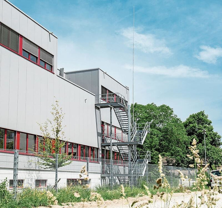 Das Baugespann steht bereit. Hier will Salt eine neue 5G-Antenne hinstellen. Philippe Neidhart