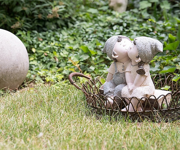 Kleine Figuren zieren das kleine Gartenparadies.
