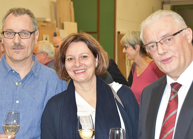 Beim HGV-Apéro: <em>Fritz Krähenbühl, Ursula Sager und Roland Kuster. (sbi)</em>