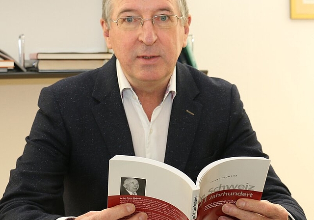 Peter Voser in seinem Badener Büro. Foto: bär