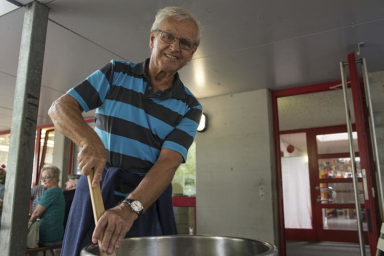 Draussen wird noch mehr Reis gekocht. (Barbara Scherer)
