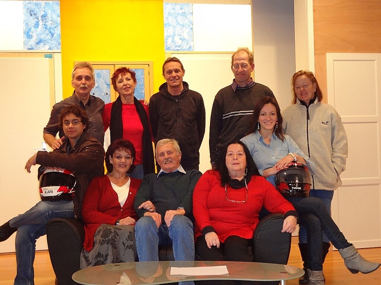 Das engagierte Team der Theatergesellschaft Wettingen spielt das Stück «Achtung Internet». Foto: zVg
