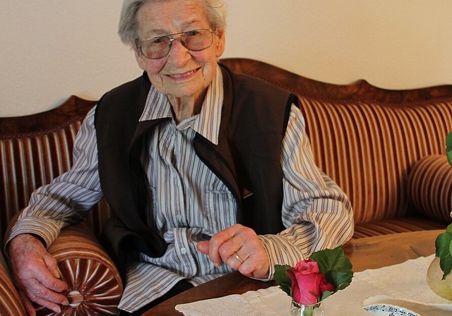 Die Hundertjährige Friedel Holligerführt ein zufriedenes Leben. Foto: cf 