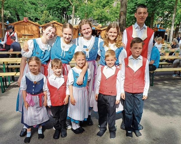 Gemeinsam waren sie 2024 am eidgenössischen Trachtenfest in Zürich. zVg