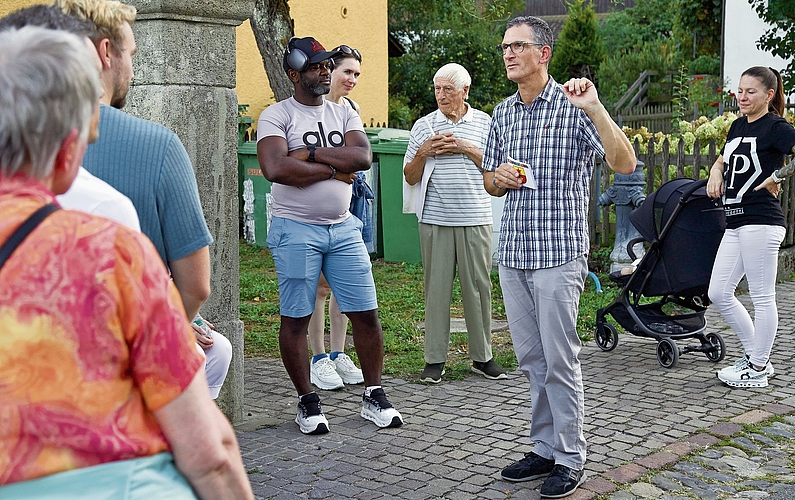 Vizeammann Daniel Burger auf dem Rundgang. Vizeammann Daniel Burger auf dem Rundgang.