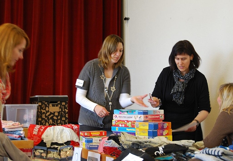 Für Kinder zwischen 0 und 3 Jahren gibt es an der Kinderartikelbörse einen Kinderhütedienst, damit die Mamis ungestört stöbern können. Foto: zVg