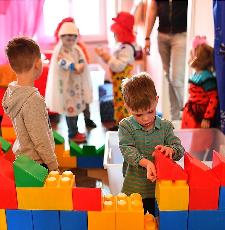 Symbolbild: Kinder spielen in einer Kita. (AZ Archiv)