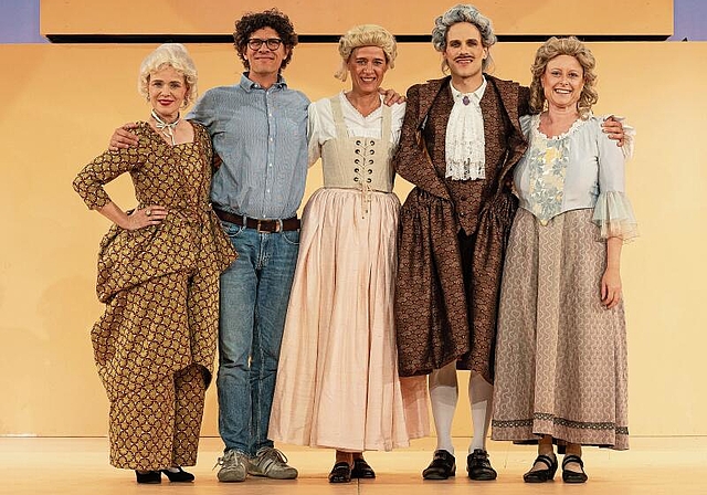 Auf der Bühne (v.l.) Theresia Hlavka, Renato Botti, Gisela Neumann, Arndt Krueger und Karin Leuthard. zVg