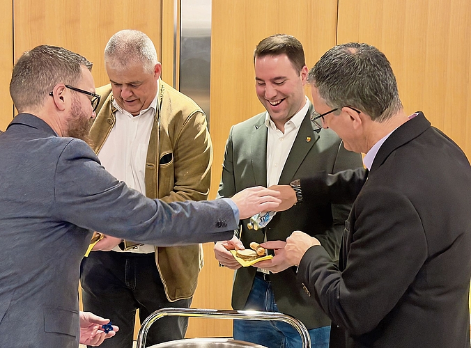 Wienerligenuss Die Gemeinderäte bedienen sich. 