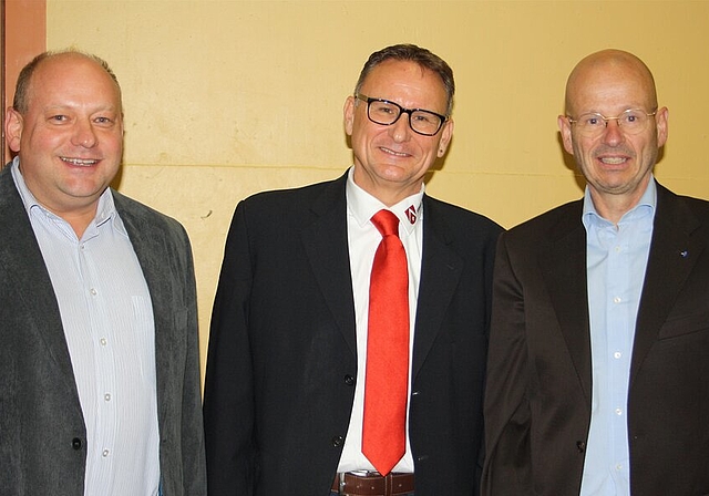 Gemeindevertretung und Projektleitung: Valentin Schmid, Gemeindepräsident Spreitenbach, Werner Scherer, Gemeindeammann Killwangen, und Markus Leimbacher, Projektleiter (v.l.). Fotos: se